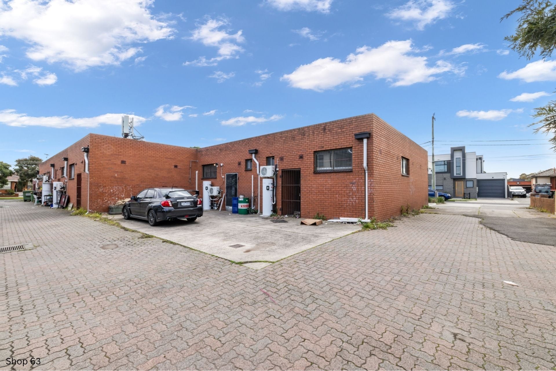 2 LOCK UP SHOPS
BLANK CANVAS