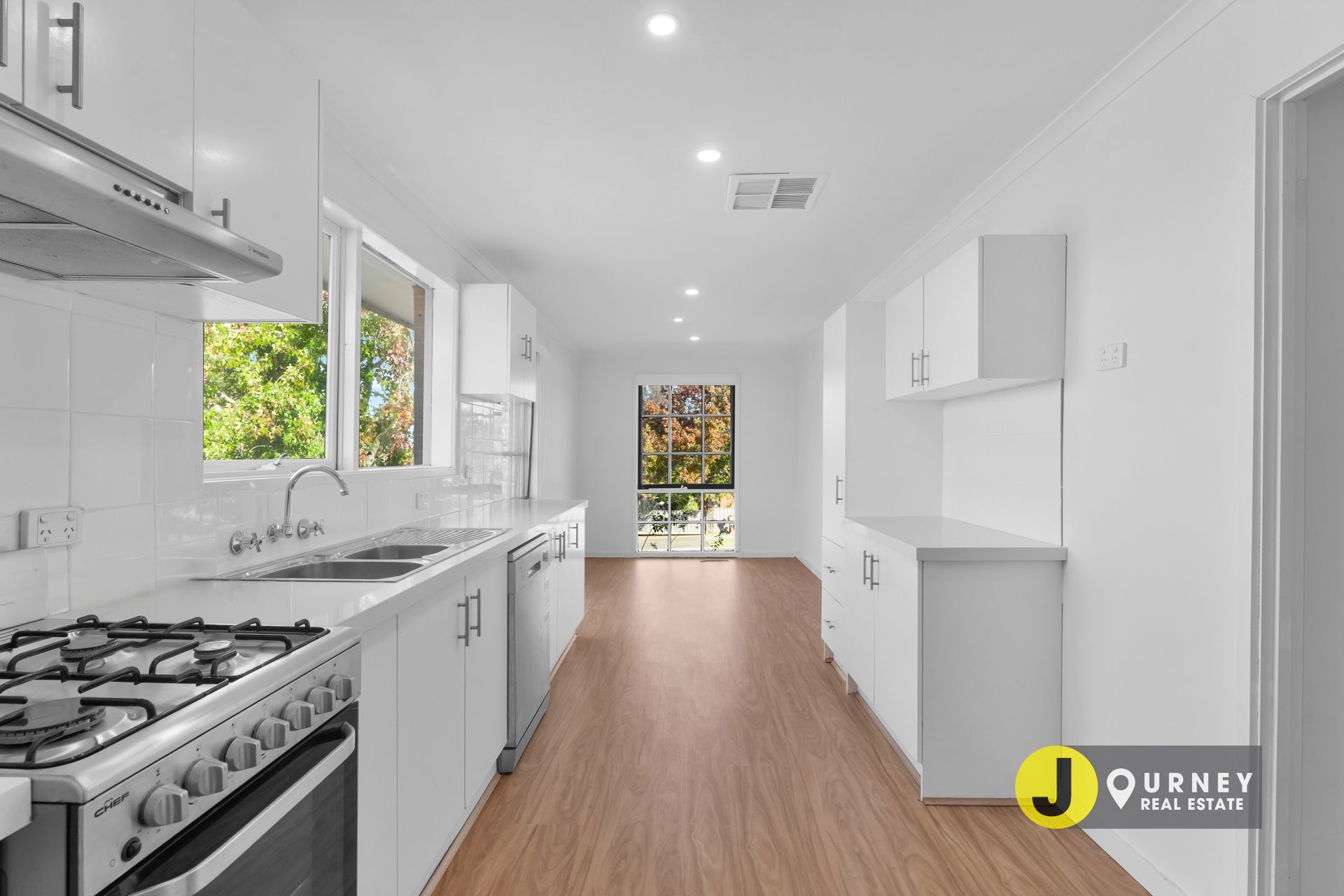 2 Dove Court, Pakenham VIC, Pakenham - Thumbnail 4