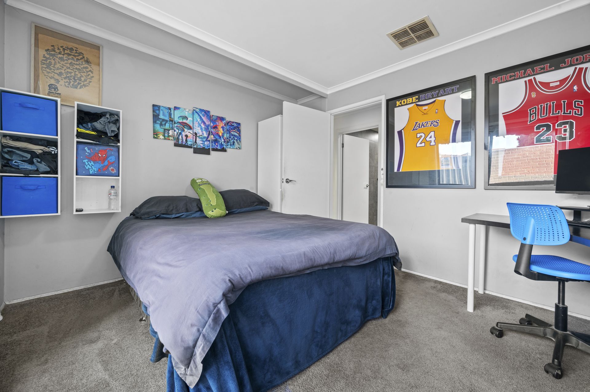 MODERN APPEAL - 5 BEDROOMS,  2 BATHROOMS