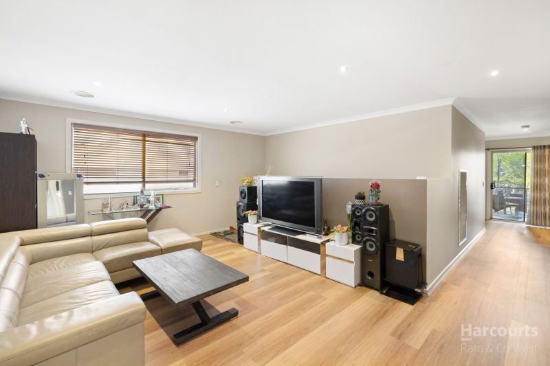 24 Maranoa Grove, Caroline Springs