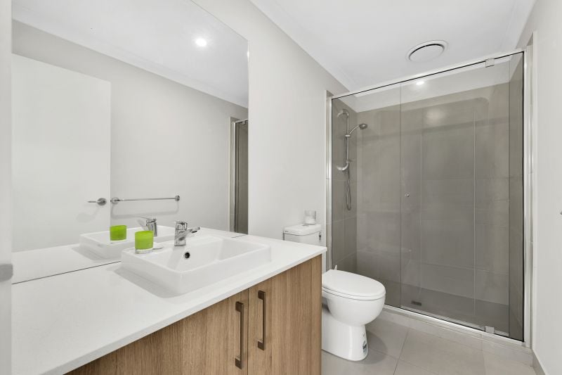11 Romanesque Drive, Deanside