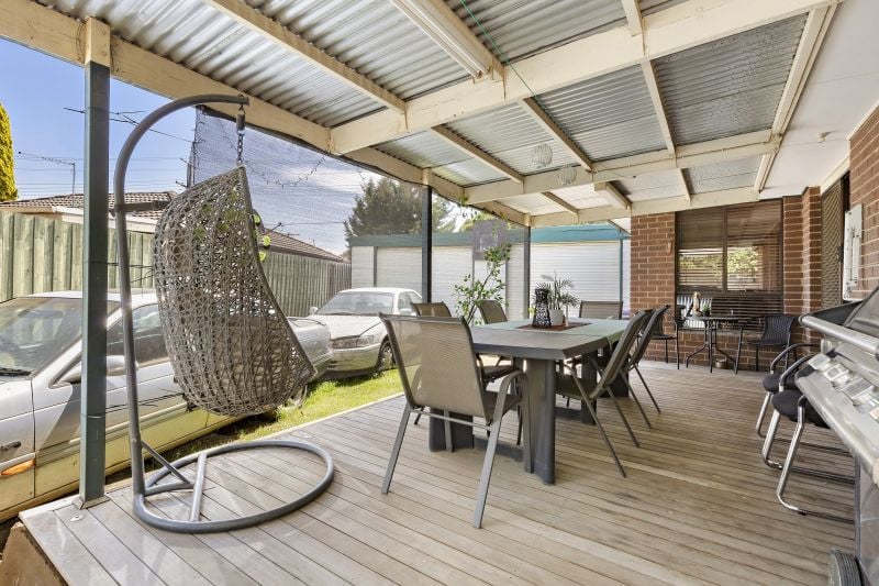 24 Horseshoe Crescent, Epping