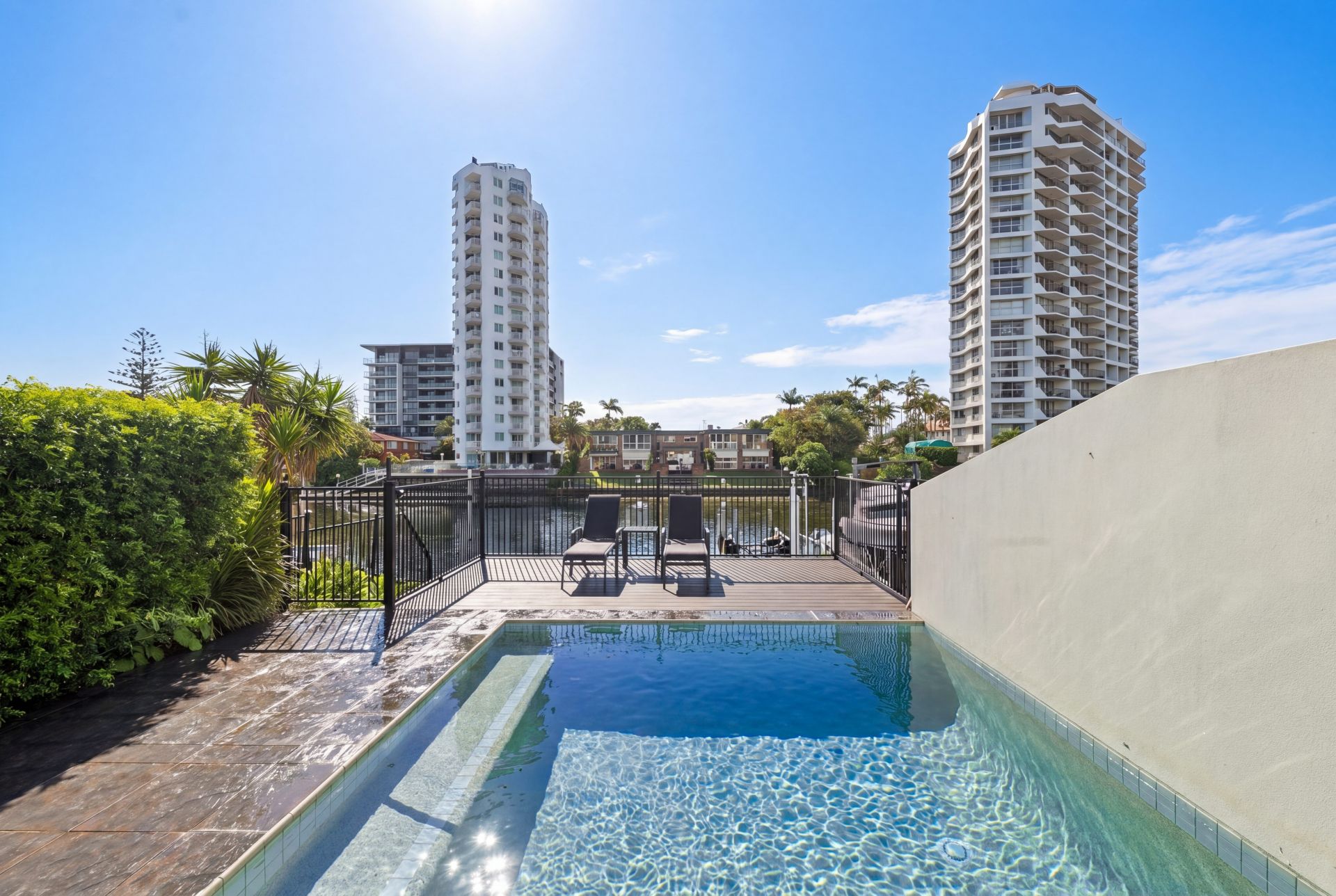 2/19 Paradise Island, Surfers Paradise - Thumbnail 3