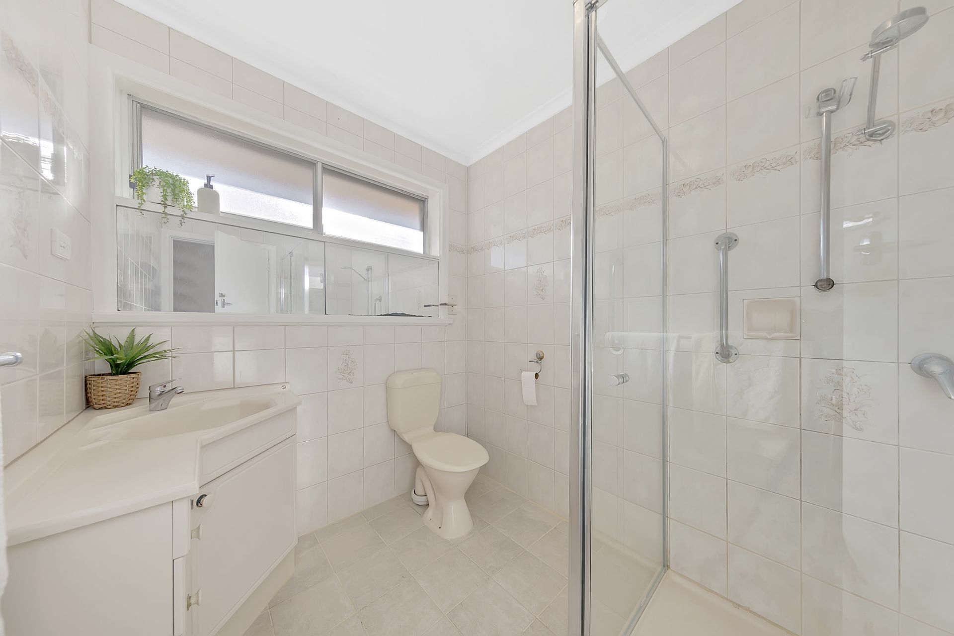 Stylish Abode, Sought After Surronds