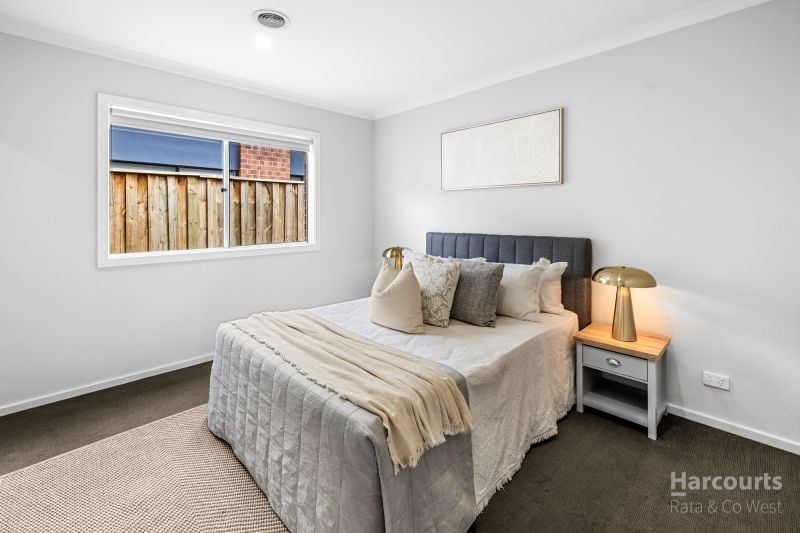 48 Royale Drive, Fraser Rise