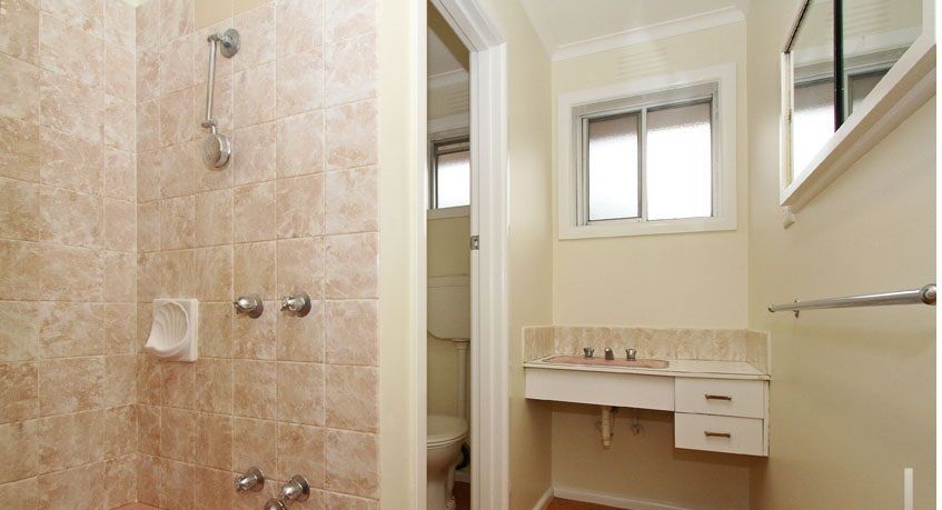 NEAT, TIDY & WELL LOCATED!