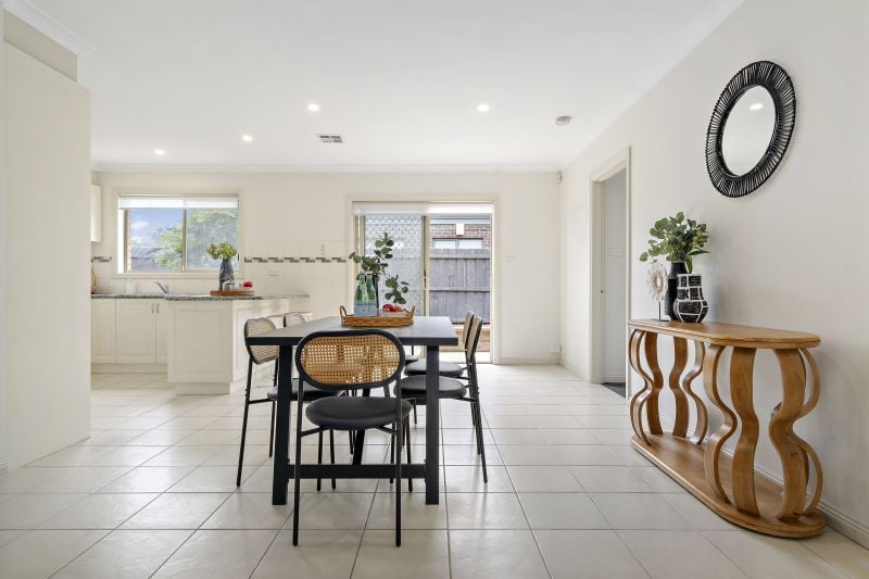 2/74 Miranda Road, Reservoir