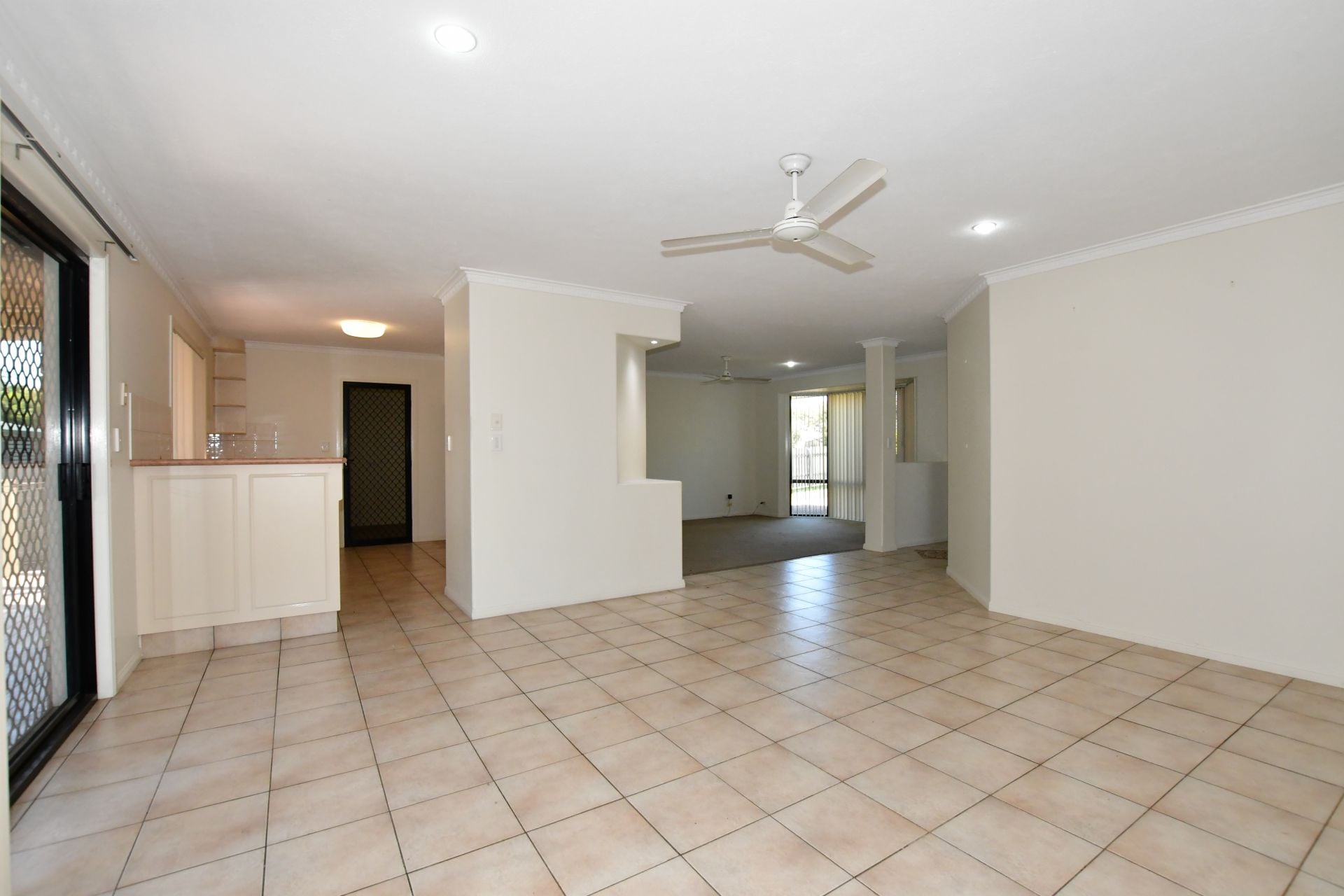 27 Tropicana Drive, 27 Tropicana Drive - Thumbnail 5