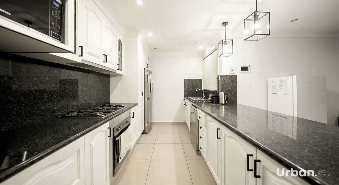 Ambarvale 8 Sikes Place