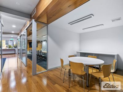 HIGH END OFFICE WITH 16 CAR PARKS!