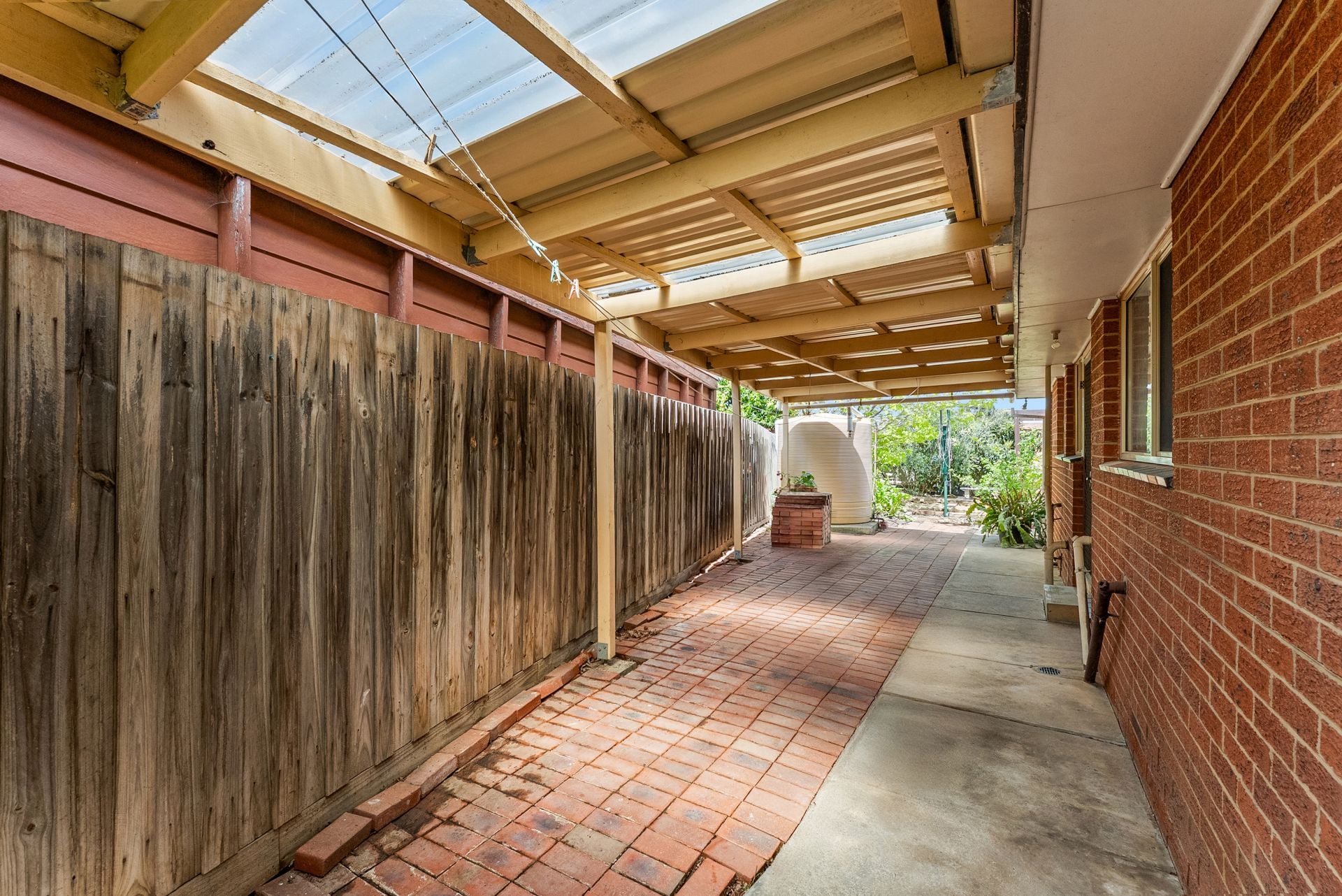 Comfortable, Convenient & Full of Potential in a Quiet Court