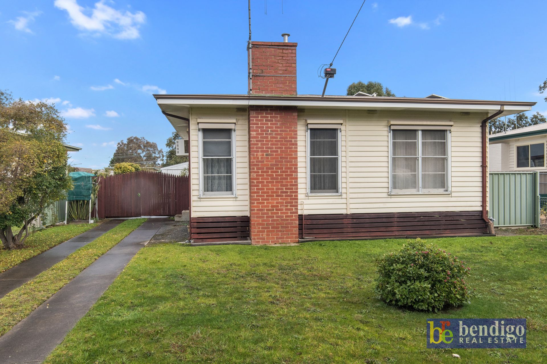 27 Woolcock Avenue Kangaroo Flat VIC, Flat - Image 1