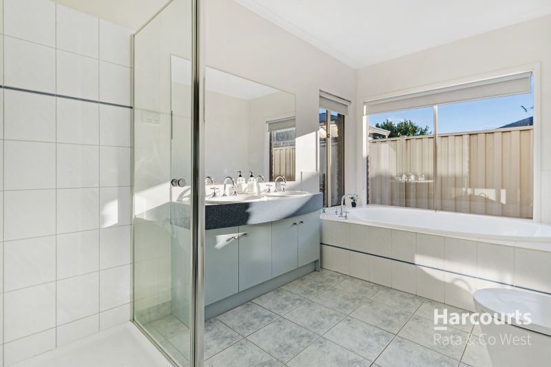 34 Blakeville Drive, Caroline Springs