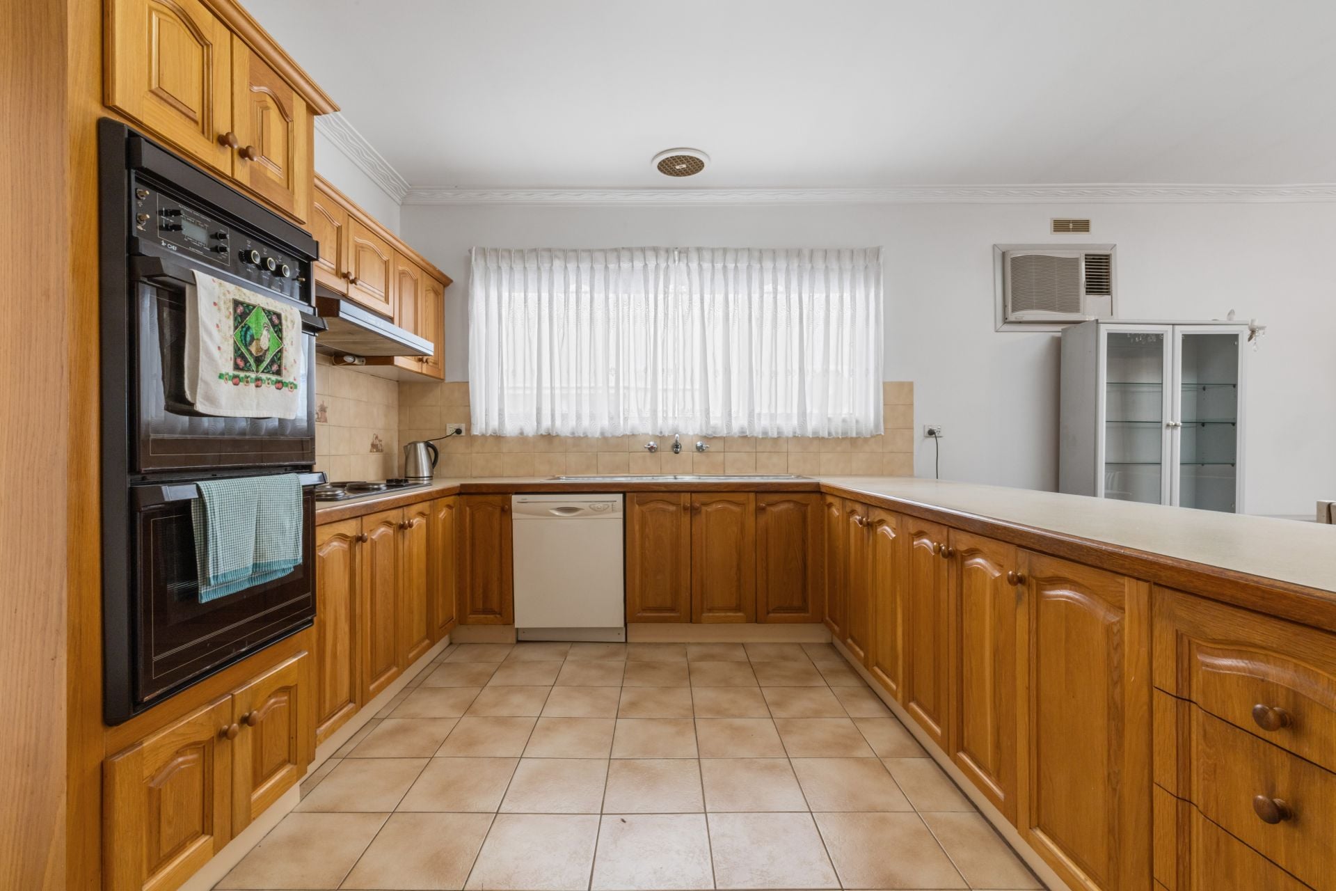 Space, Comfort & Versatility In A Prime Lalor Setting