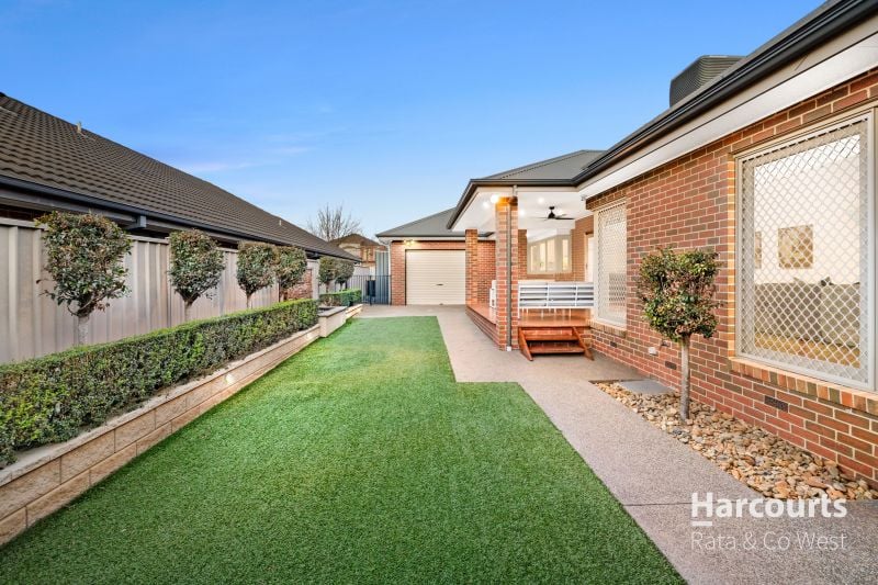 16 Lindley Avenue, Caroline Springs
