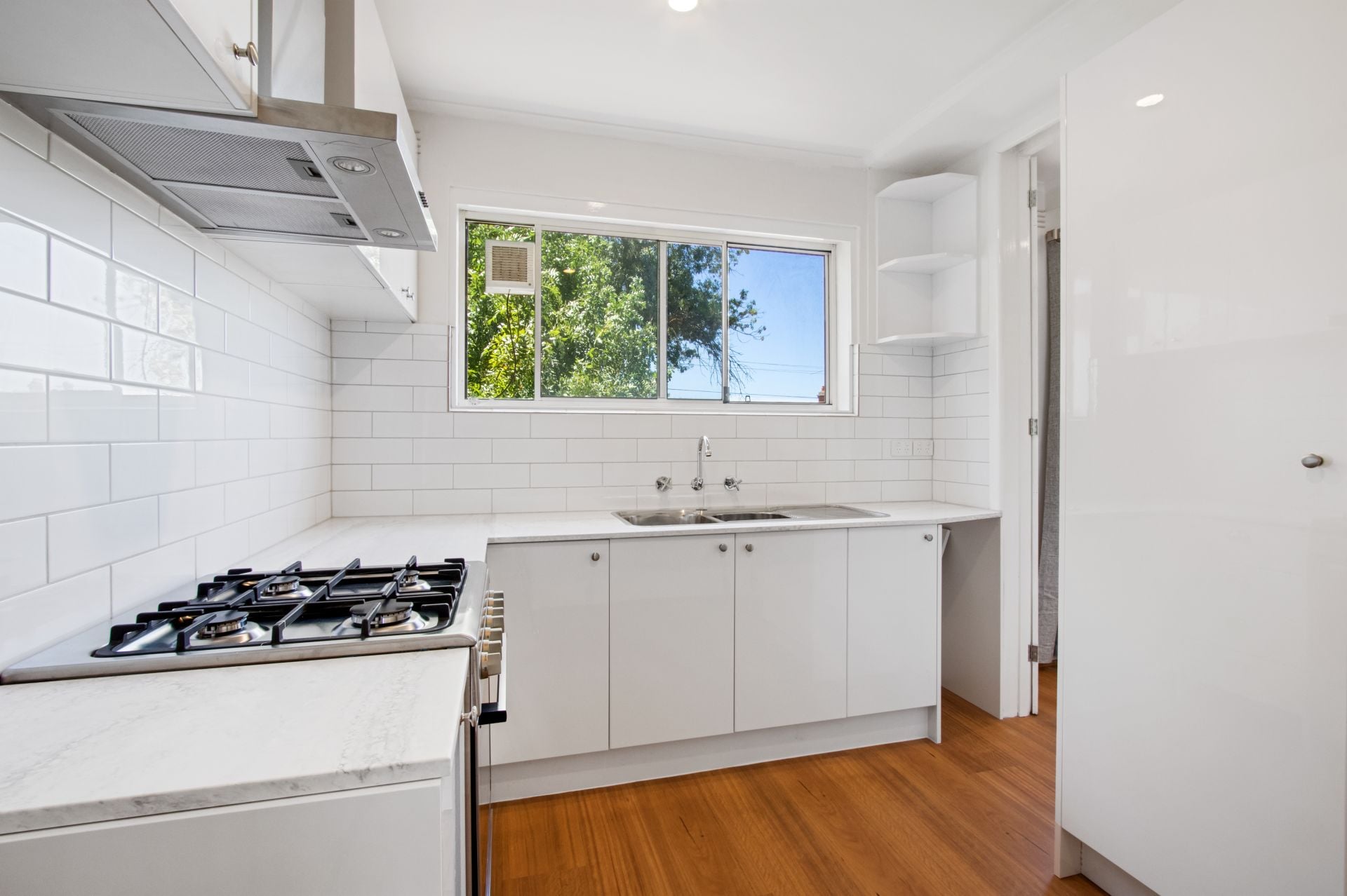MODERN TWO BEDROOM TWO CAR SPACES