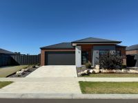 12 Honeyman Avenue, Lucknow VIC
