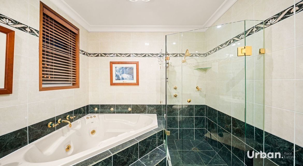Ambarvale 8 Sikes Place