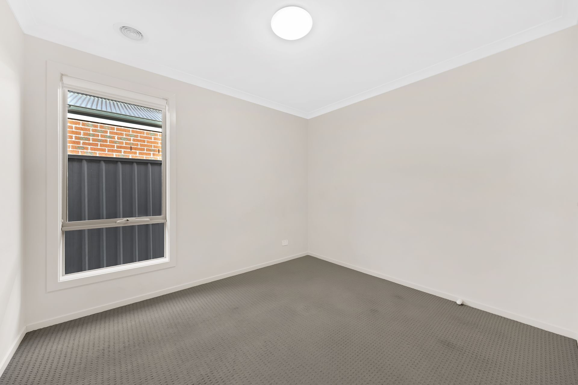 4 BEDROOM DELIGHT!