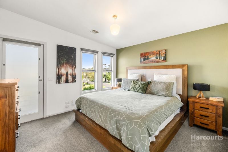 12 Chelsworth Place, Caroline Springs