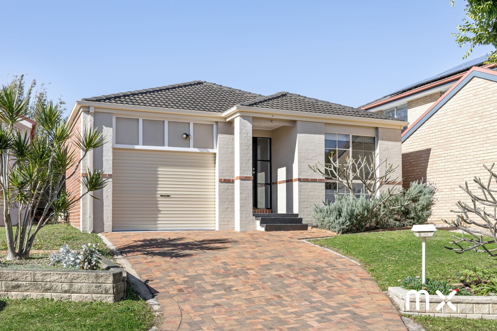 5 Herriott Crescent, Horsley - Image 1