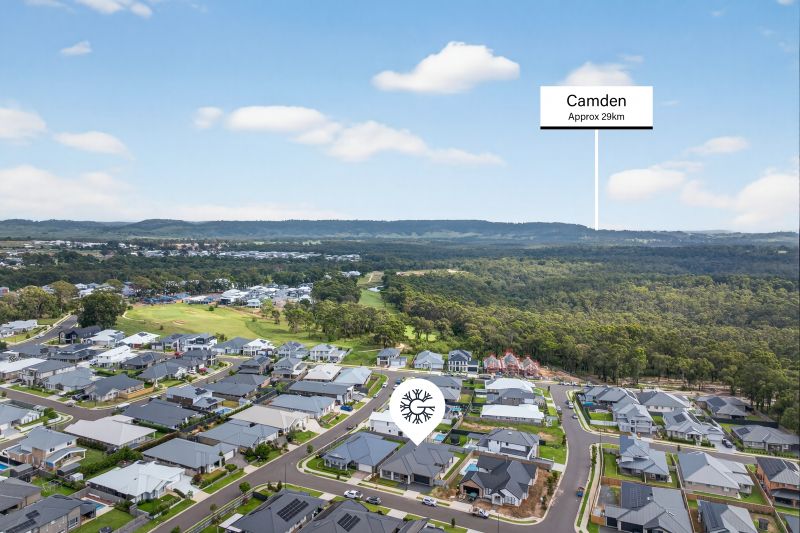 Immaculate Luxury: Seamless Indoor-Outdoor Living