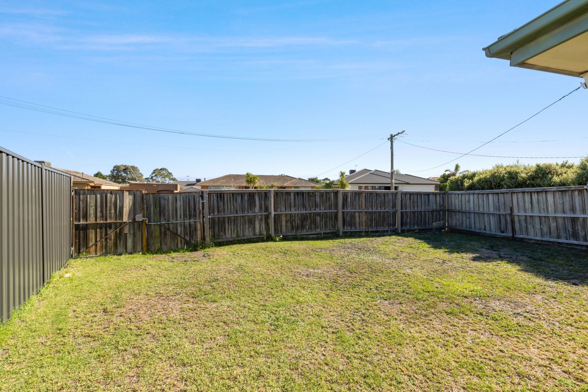 Fully Renovated 3 Bedroom Home- Comfort Style & Convenience!