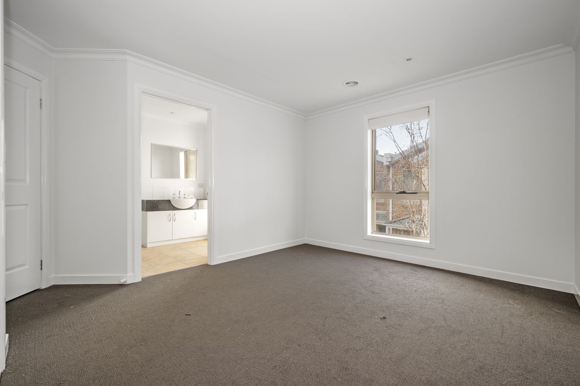 RENOVATED 3 BEDROOM TOWNHOUSE