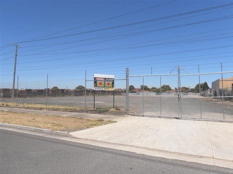 237 Holt Parade, Thomastown