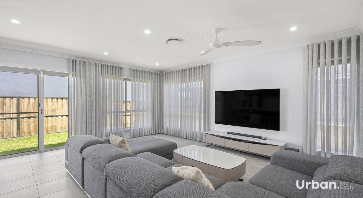 Oakville 256 Commercial Road