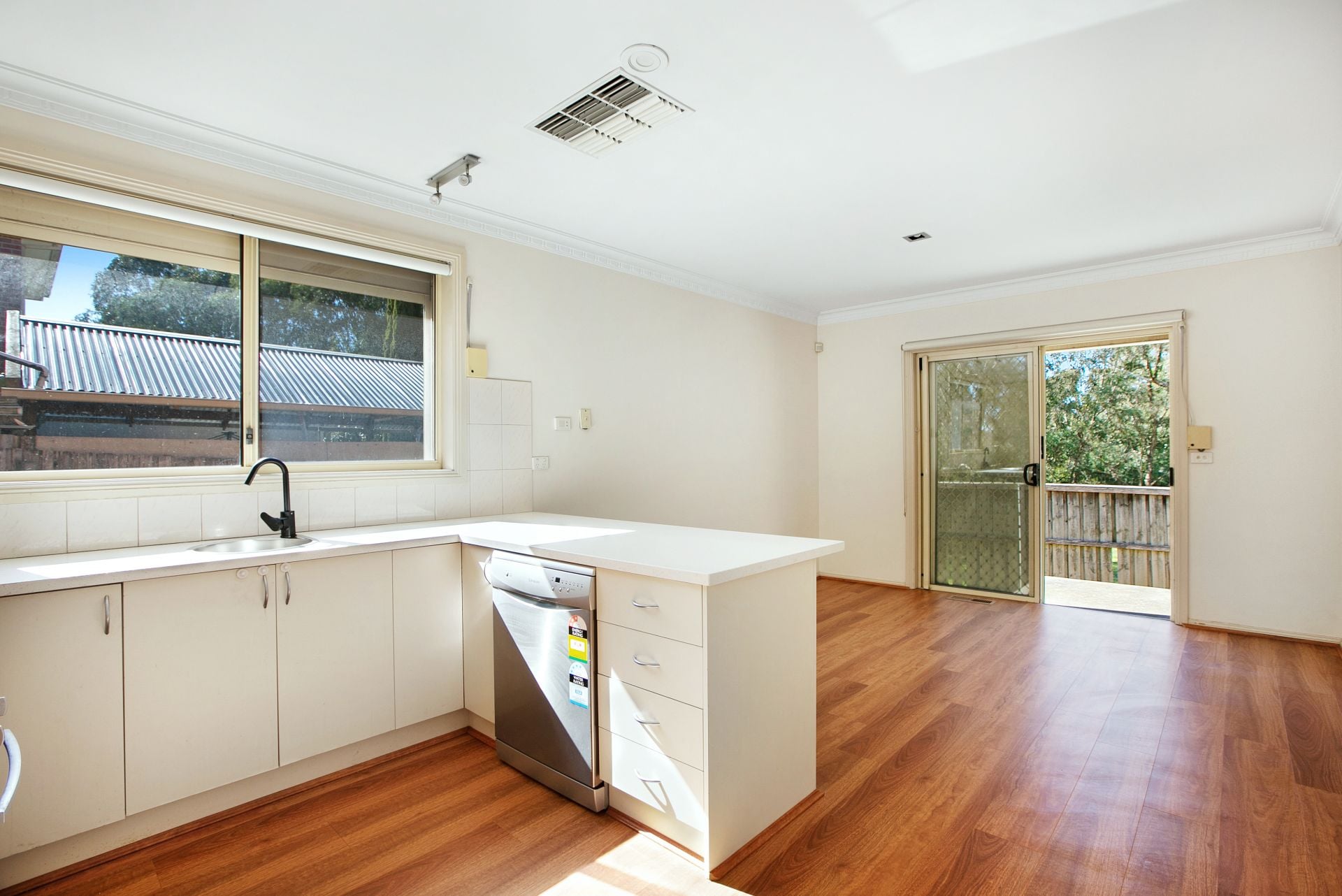 Stylish Terrace Living In A Convenient Location