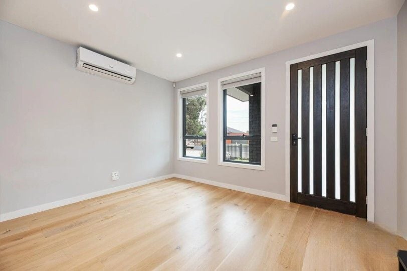 Modern & Low-Maintenance Living in a Prime Hadfield Location