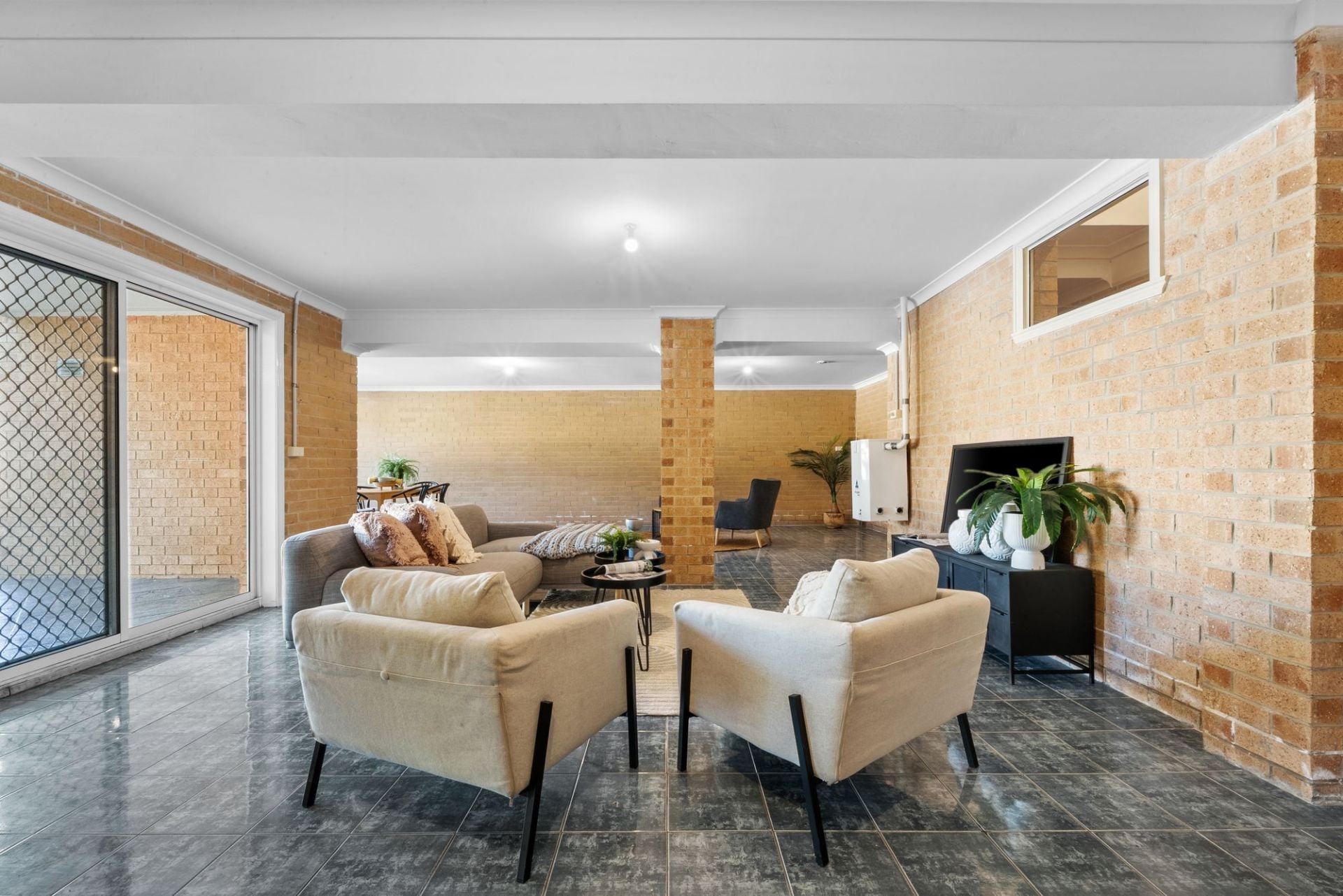 Family Scale Living in a Blue-Chip Mill Park Pocket