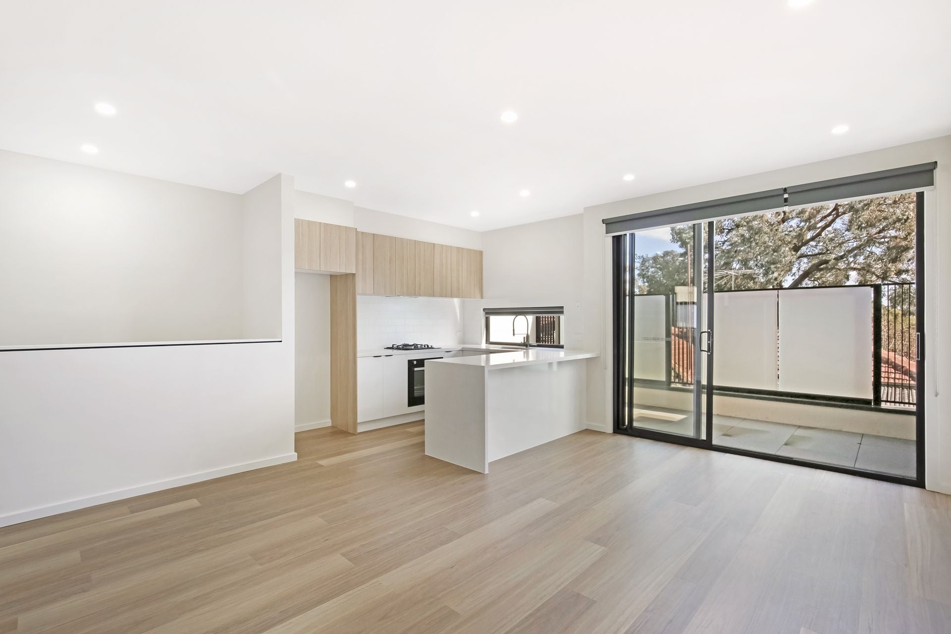 Townhouse for Lease in Heidelberg West – Perfectly Positioned for Convenience and Comfort!