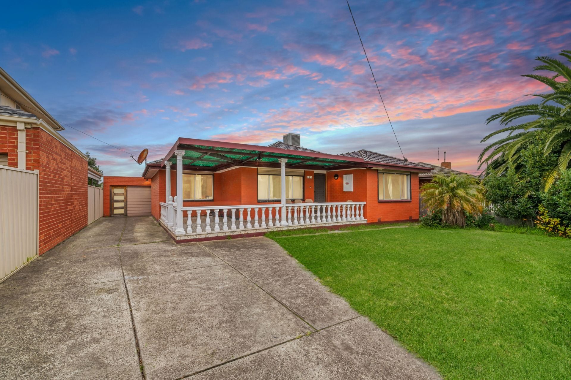 Spacious Family Home With Versatile Bungalow