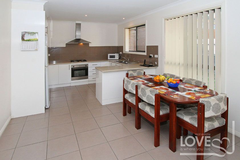 WALKING DISTANCE TO EPPING TRAIN STATION & PACIFIC EPPING!
