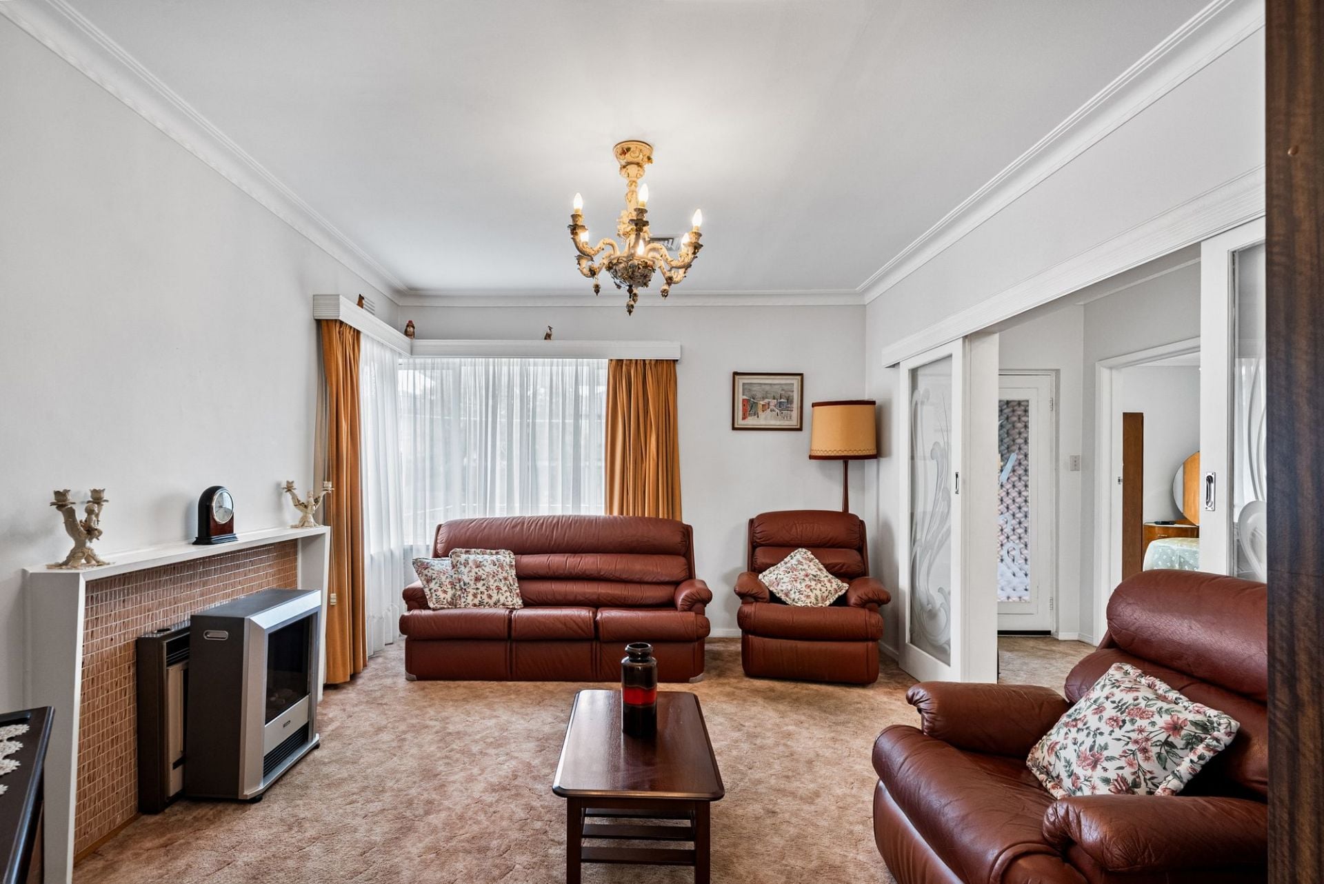 2 HOMES IN ONE ( 2 INCOMES $$$$ )
or SELF-CONTAINED IN-LAW ACCOMMODATION 
or A 5 BEDROOM HOME WITH ROOM FOR ALL