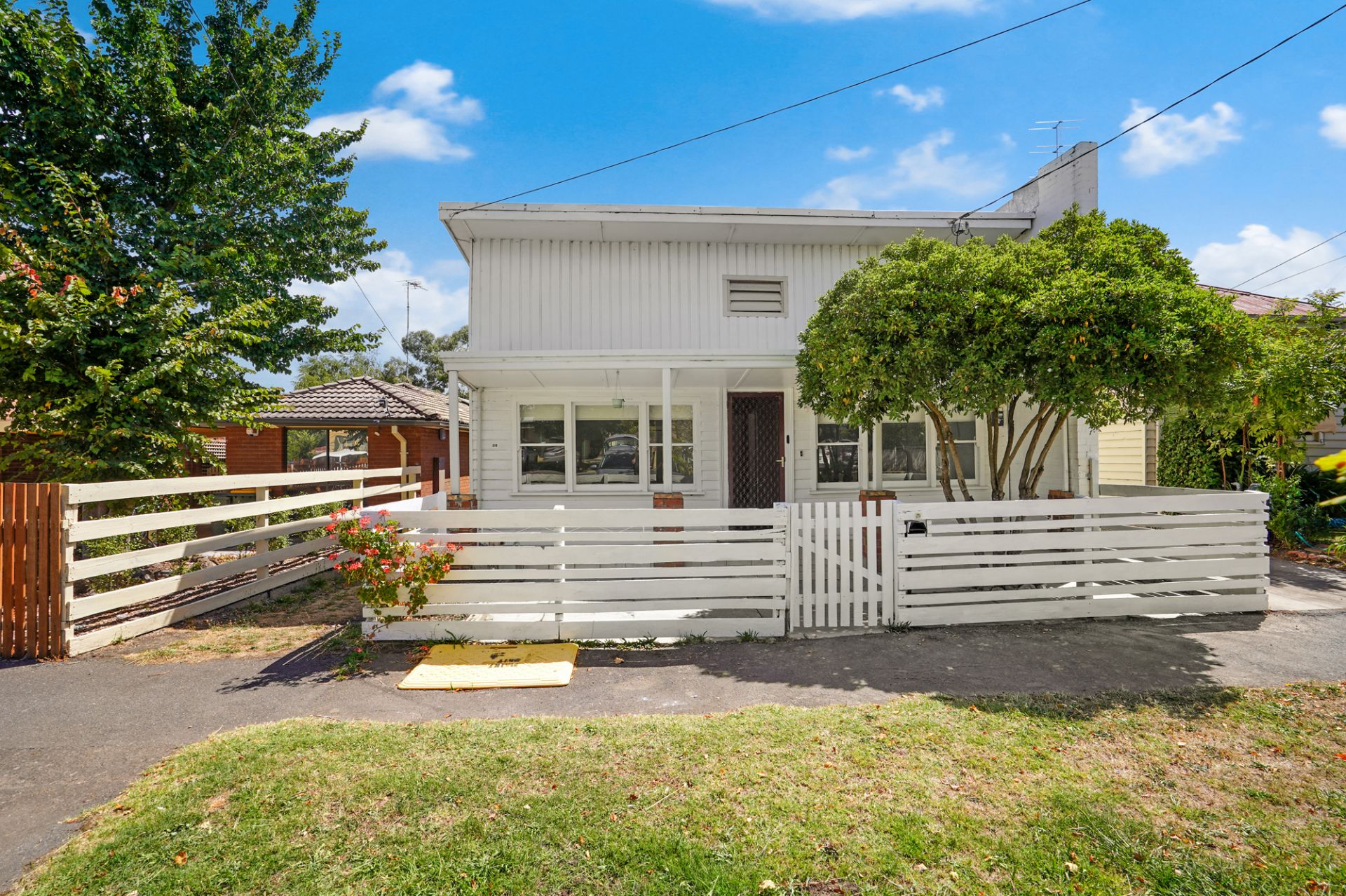 319 Armstrong Street North, Soldiers Hill, Soldiers Hill - Thumbnail 2