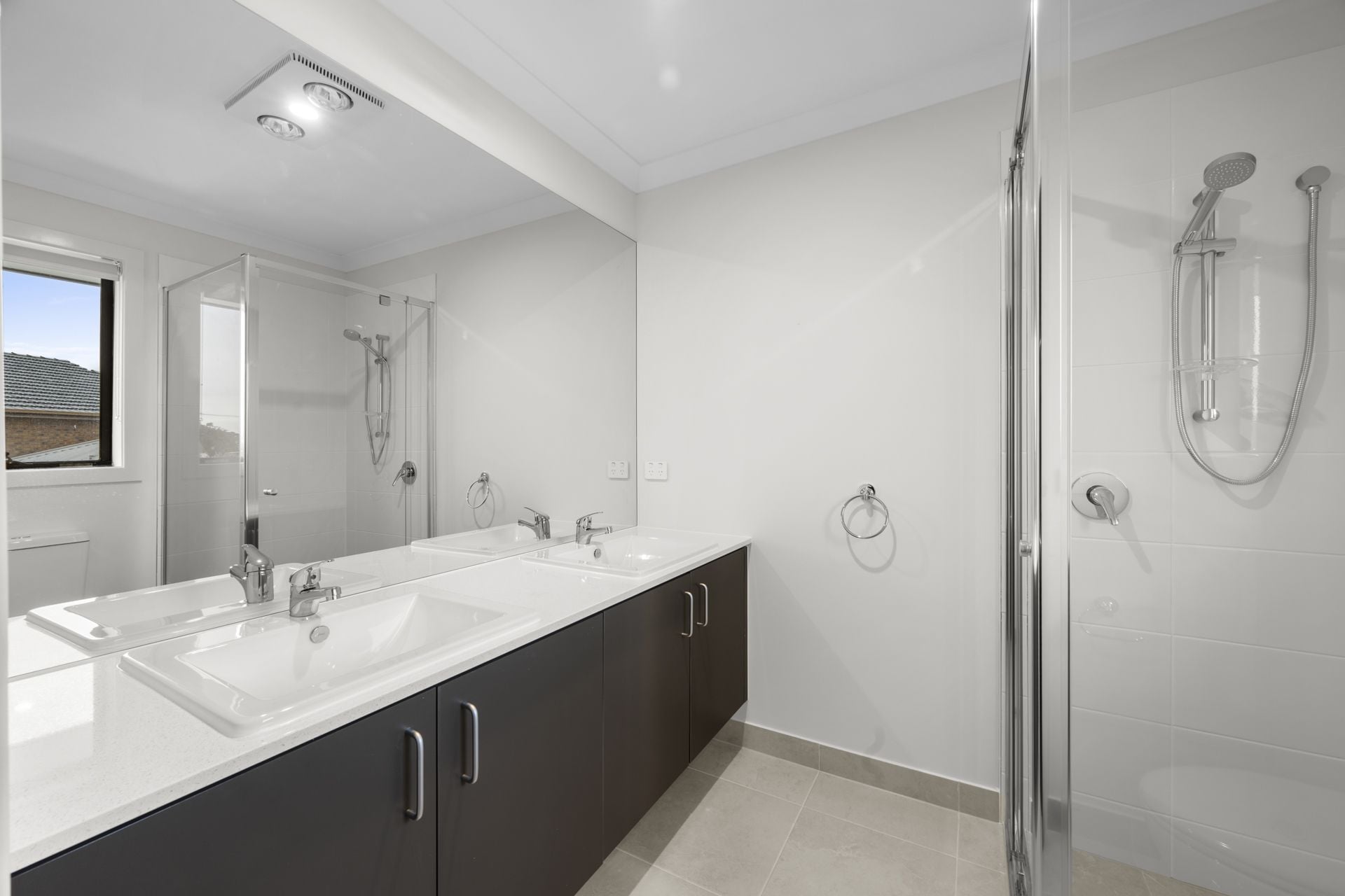 CONTEMPORARY COMFORT MEETS CONVENIENCE