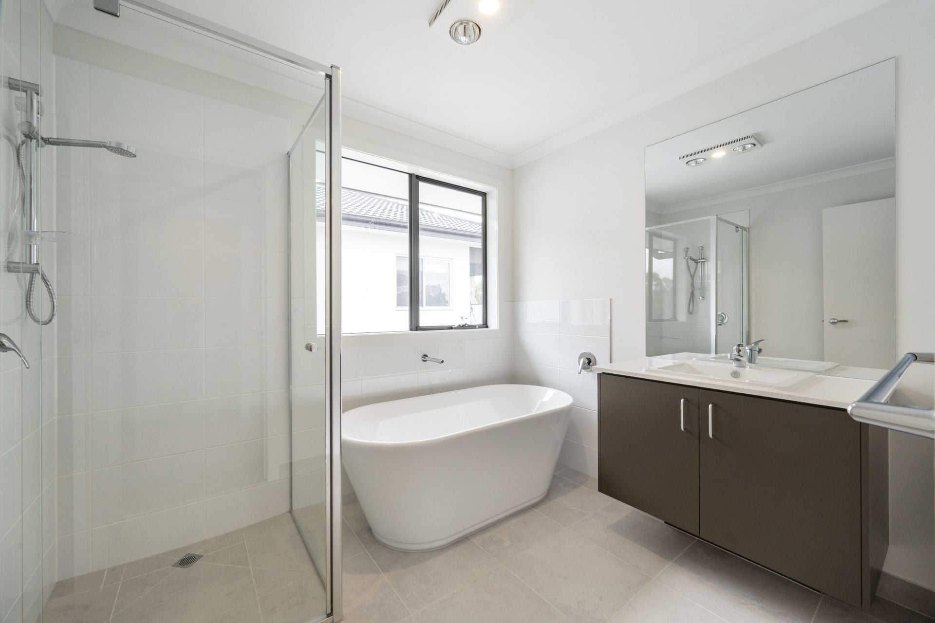 CONTEMPORARY COMFORT MEETS CONVENIENCE