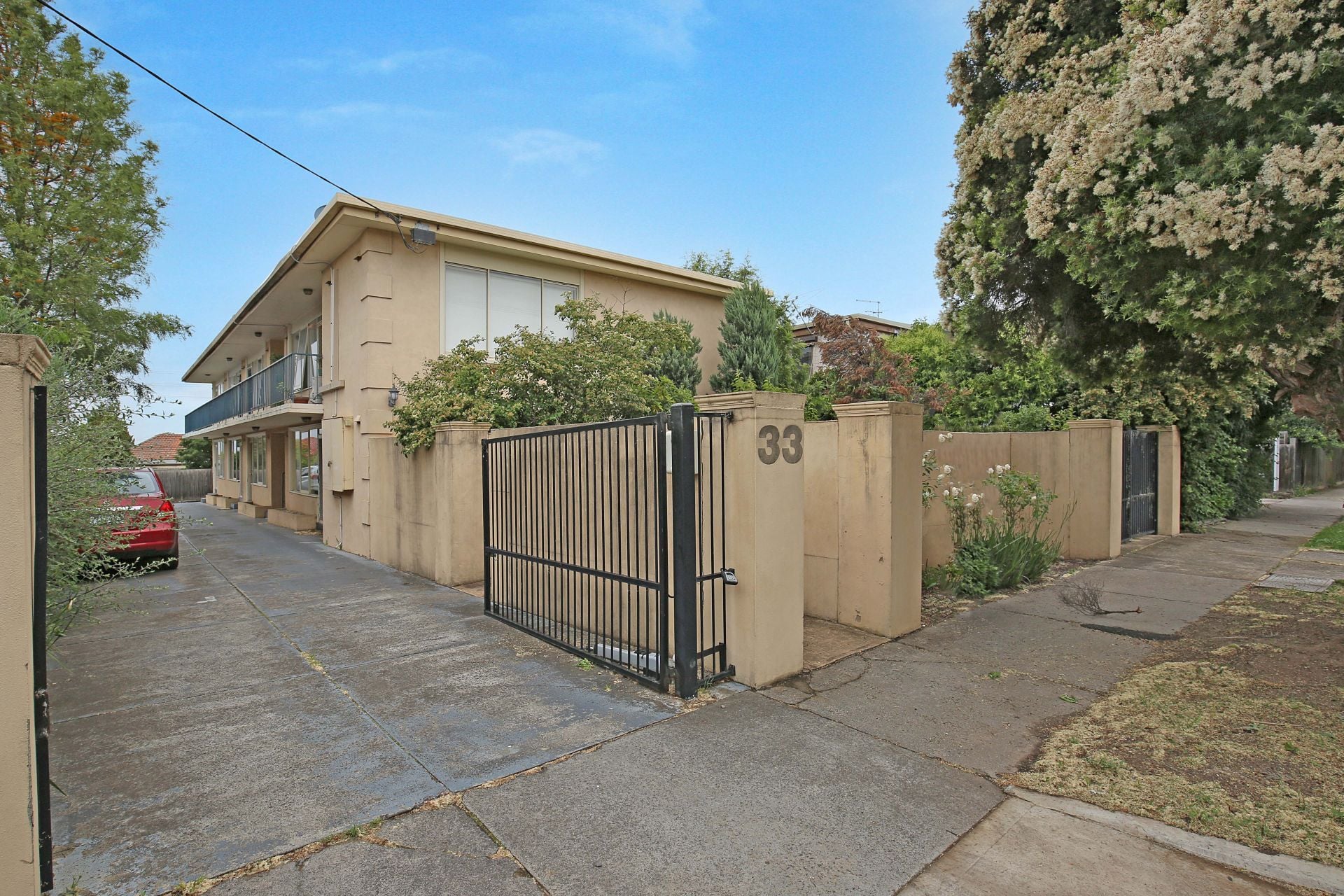 Cosy & Secure, One Bedroom Apartment in Prime Location