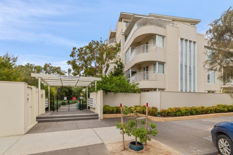 24/8 Graham Street, Port Melbourne