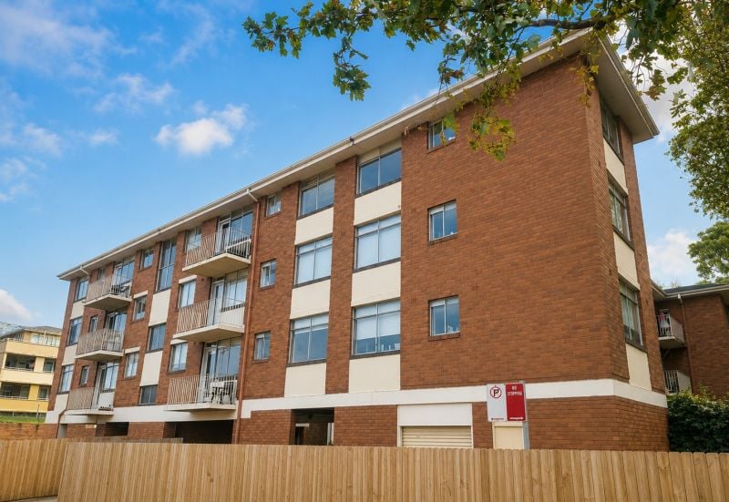 2/1A Hollingshsed Street, Mascot, Mascot - Thumbnail 2
