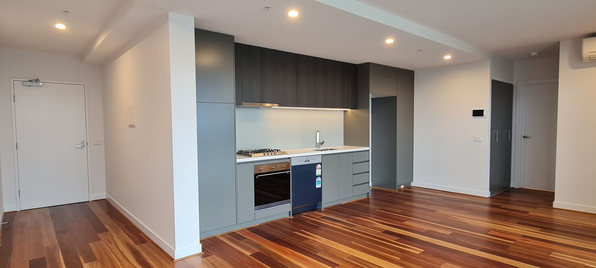 202/118 Pier Street, Altona - Thumbnail 2