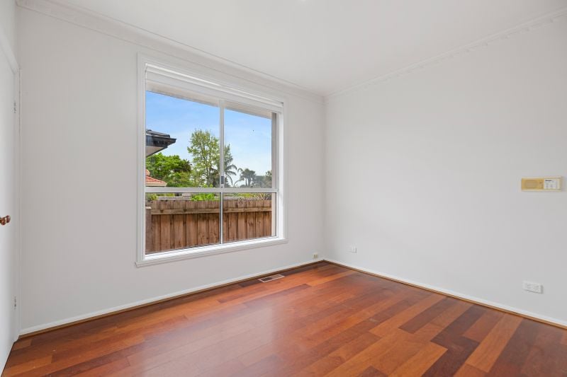 24 Barnard Court, Epping