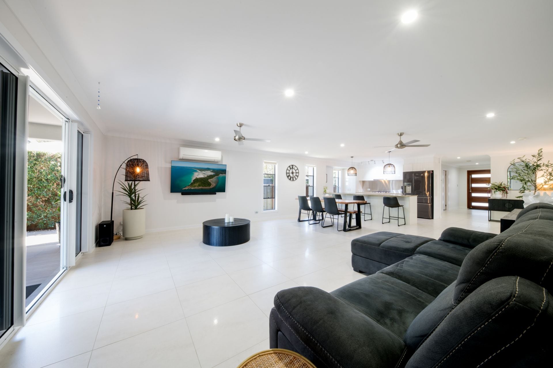 3 Corrimandle Grove Cannonvale QLD, Cannonvale - Thumbnail 5