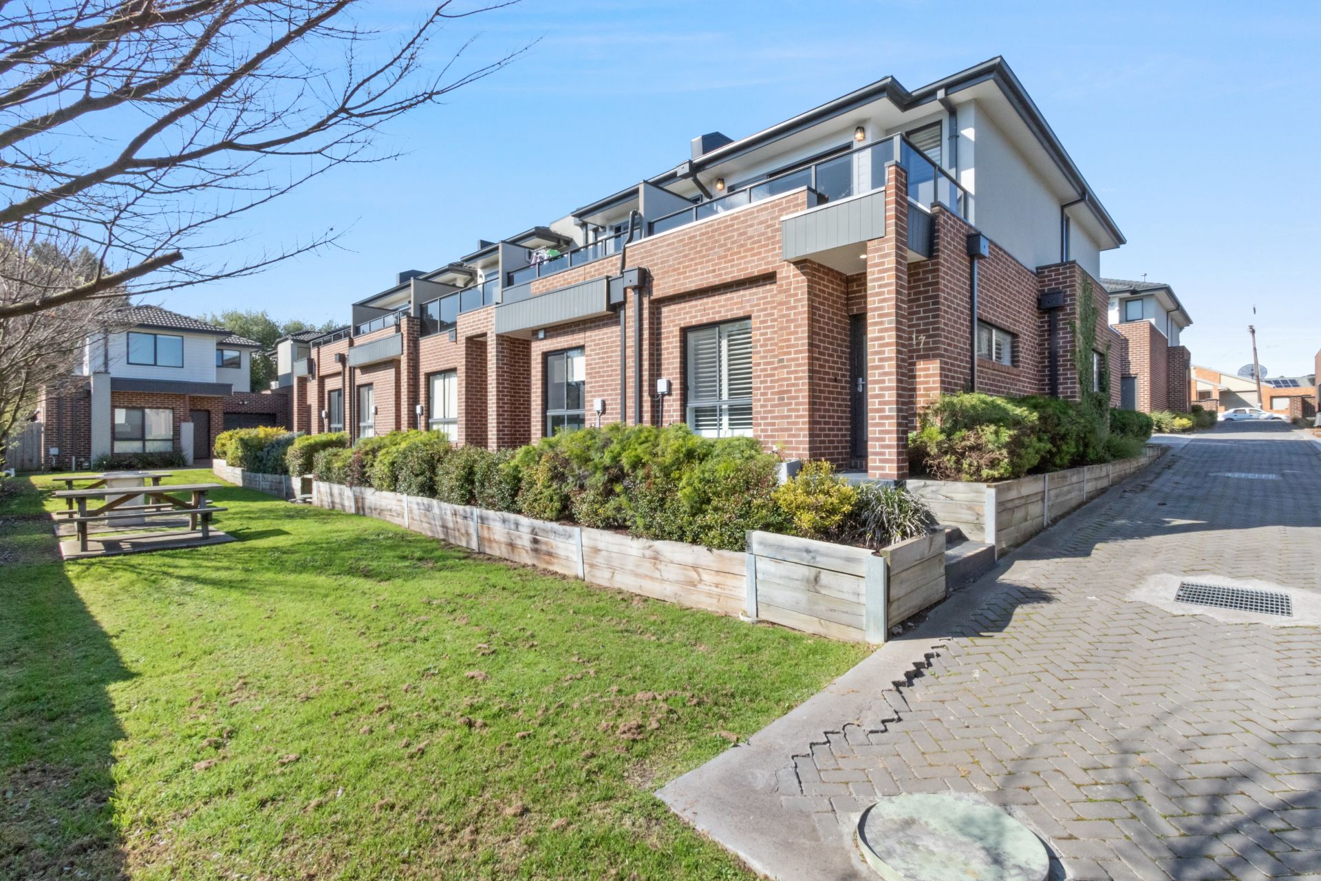 Stylish Two-Bedroom Townhouse in a Convenient Reservoir Location
