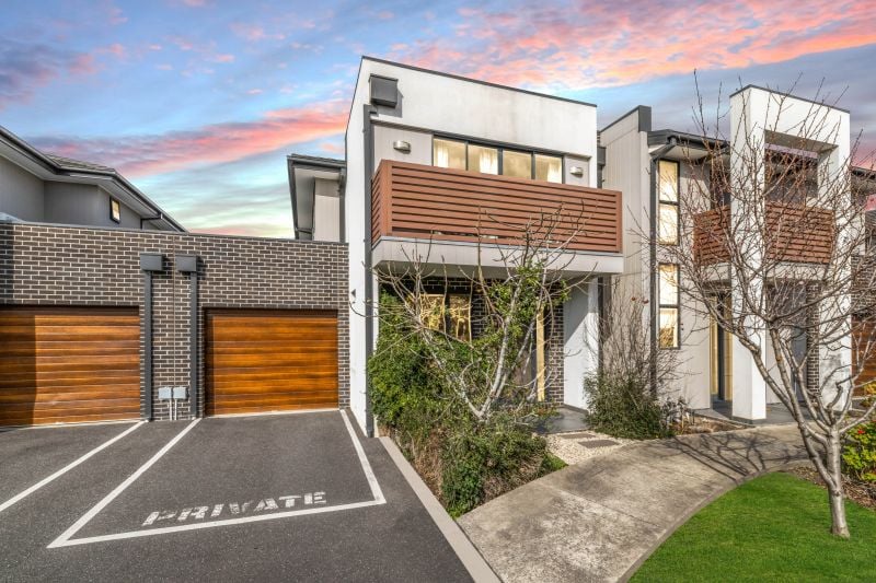 13/15 Linoak Avenue, Lalor