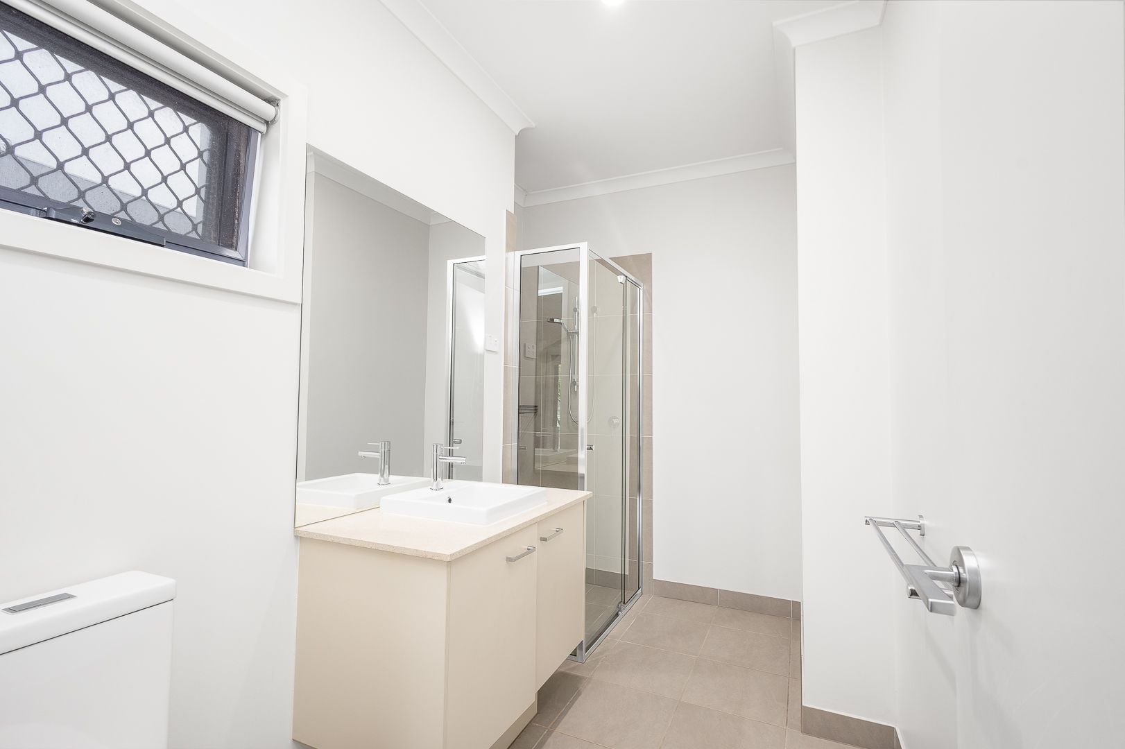 Modern 4 bedroom Home