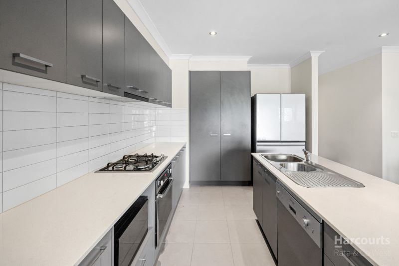 4/8 The Crossing, Caroline Springs